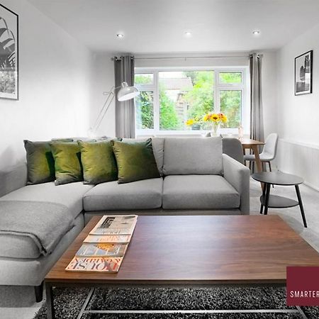 Sunninghill Village - 2 Bed - Parking And Garden Ascot  Extérieur photo