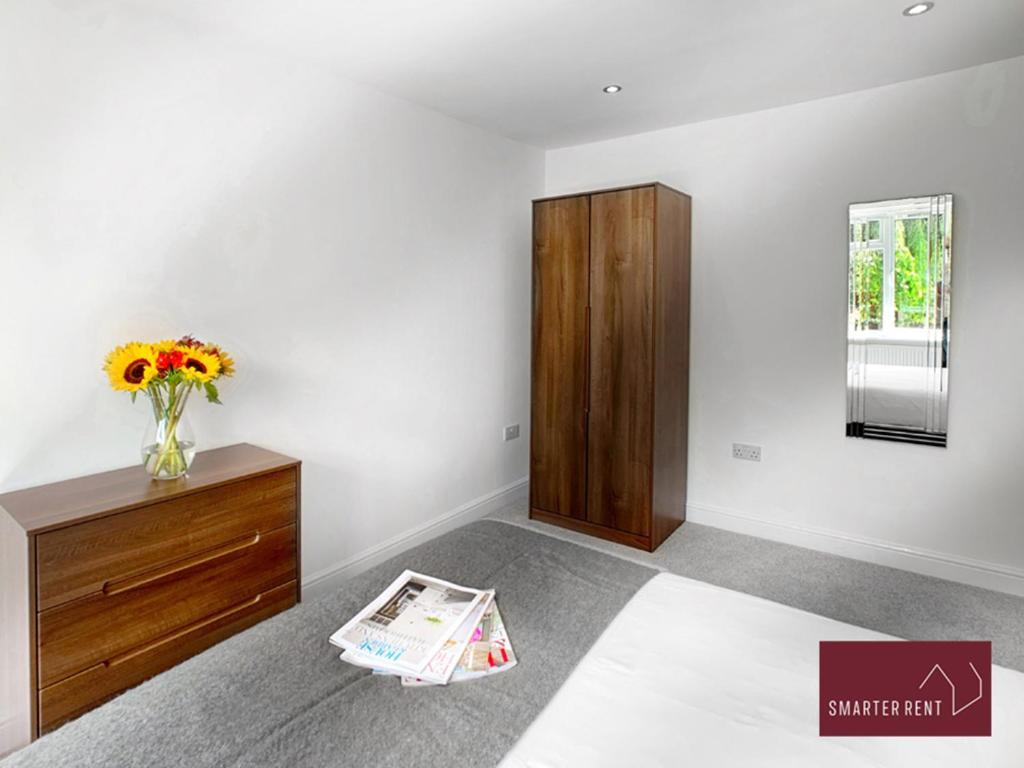 Sunninghill Village - 2 Bed - Parking And Garden Ascot  Extérieur photo