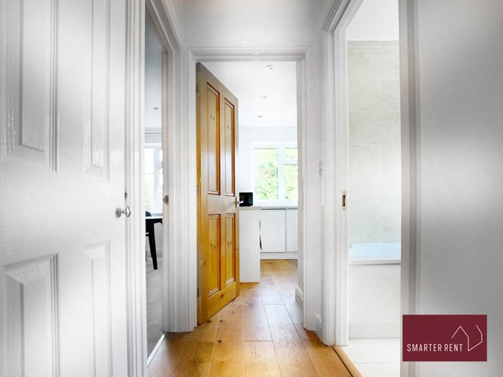 Sunninghill Village - 2 Bed - Parking And Garden Ascot  Extérieur photo