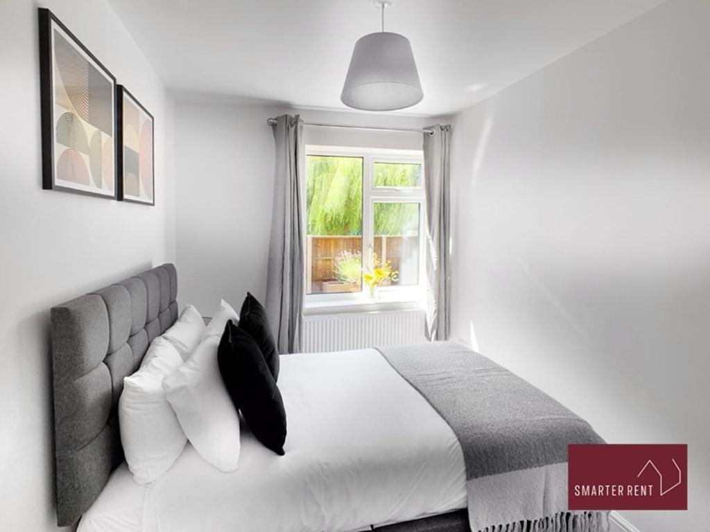 Sunninghill Village - 2 Bed - Parking And Garden Ascot  Extérieur photo
