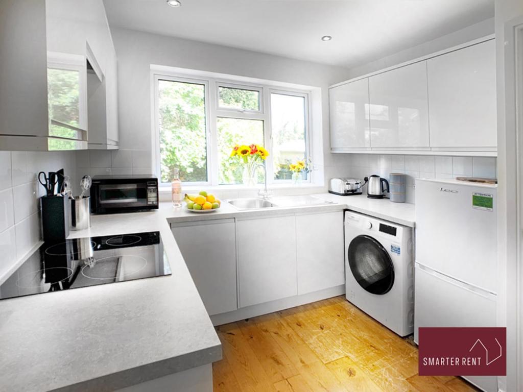 Sunninghill Village - 2 Bed - Parking And Garden Ascot  Extérieur photo