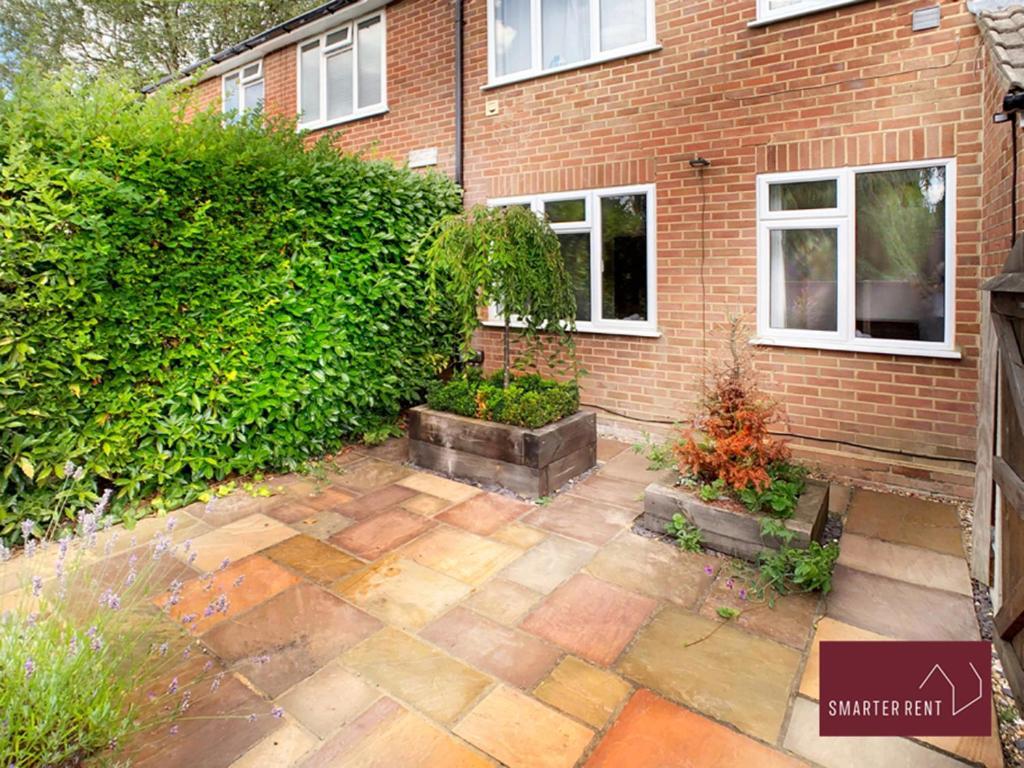 Sunninghill Village - 2 Bed - Parking And Garden Ascot  Extérieur photo